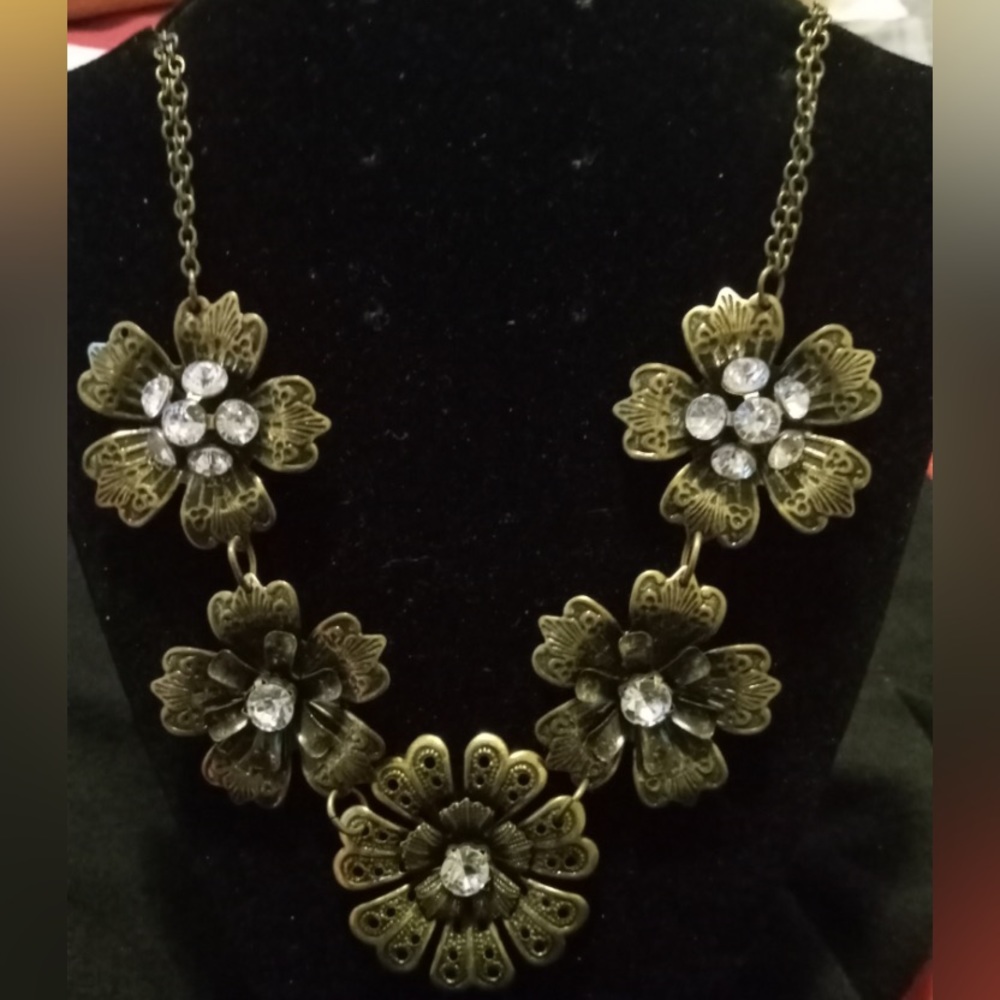 Silver double chain flower necklace